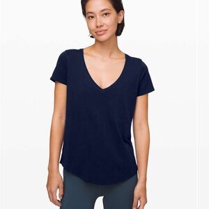 Women’s Lululemon Love V T-Shirt - Size 4 - NWT